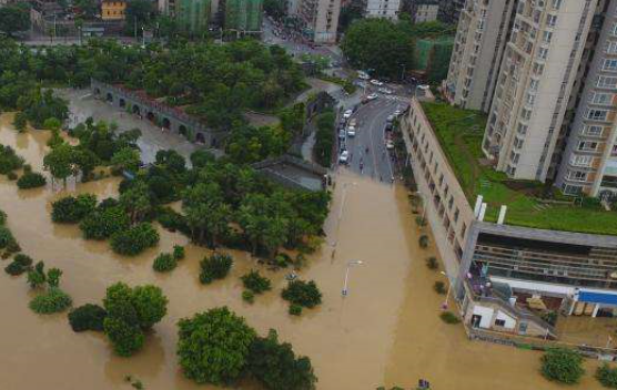 暴雨肆虐、洪水泛濫，多地房屋安全隱患不容忽視